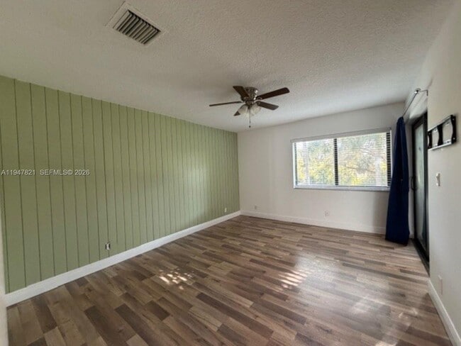 Building Photo - 1617 Cypress Pointe Dr