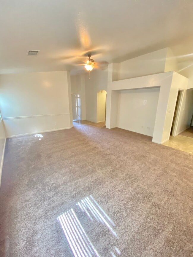 Building Photo - Beautiful 3 bed 2 bath Home in Rosedale!