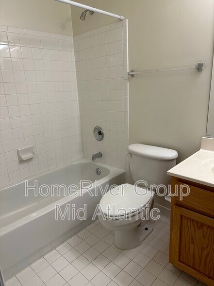 Building Photo - 5530 Sacramento Mews Pl