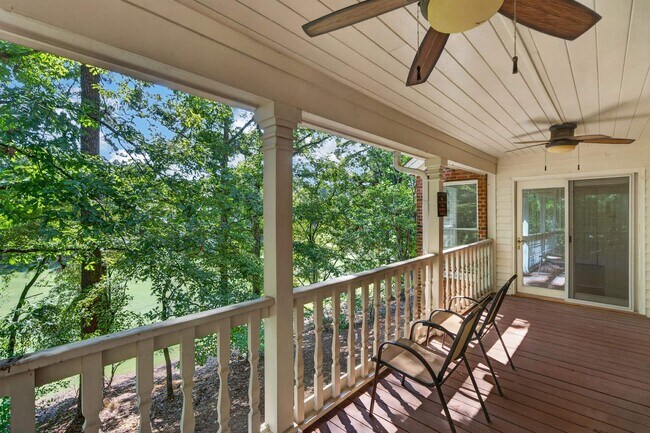 Building Photo - 1050 Cupp Ln