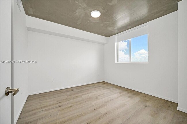 Building Photo - 475 NE 125th St