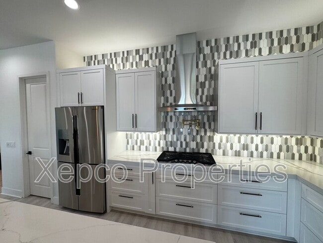Building Photo - 74635 Tesla Dr