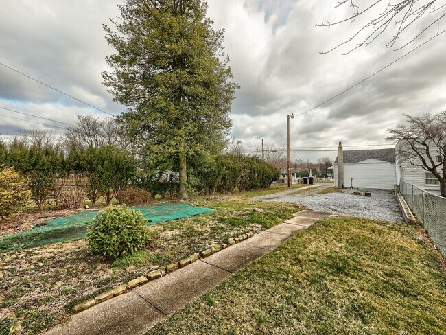 Building Photo - 142 S 29th St