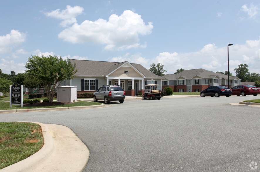 Primary Photo - Auburn Trace Apartments