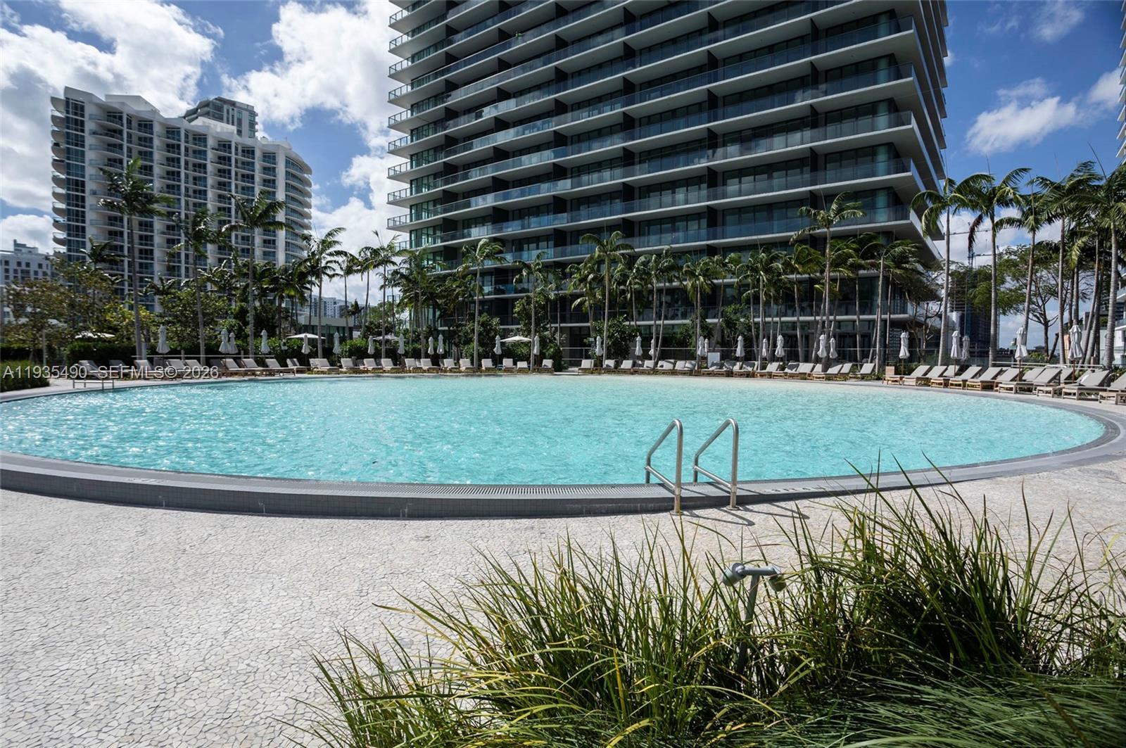 Building Photo - 650 NE 32nd St