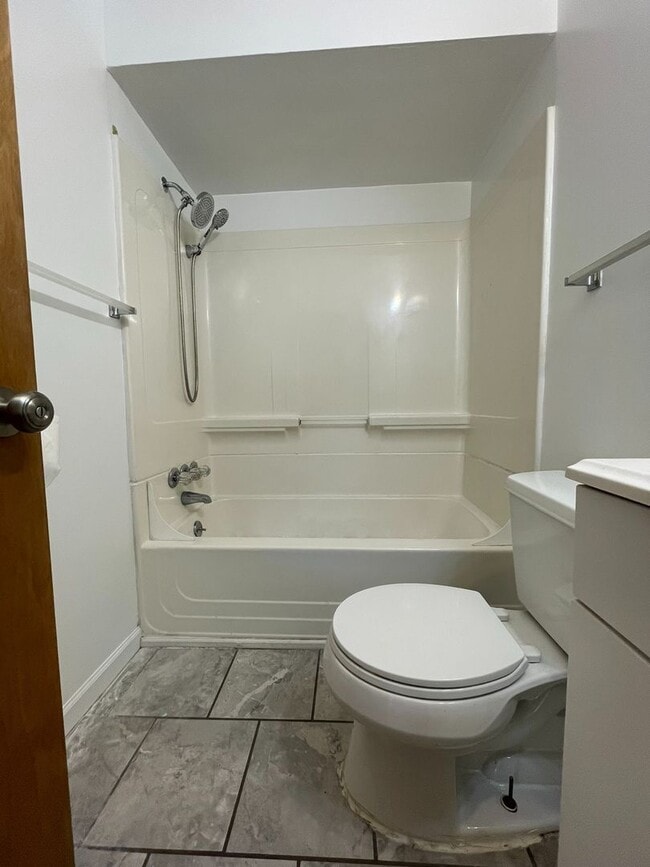 Building Photo - Three Bedroom Home in Sugarbrook Area!