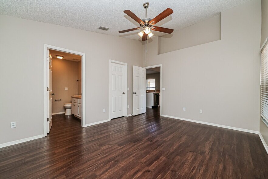 Building Photo - 8730 Morrison Oaks Ct