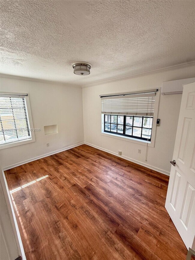 Building Photo - 1222 Salzedo St
