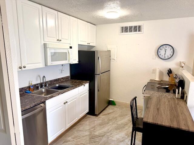 Building Photo - 641 Executive Center Dr