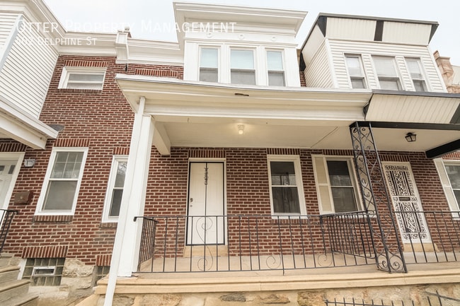 Building Photo - 402 Delphine St