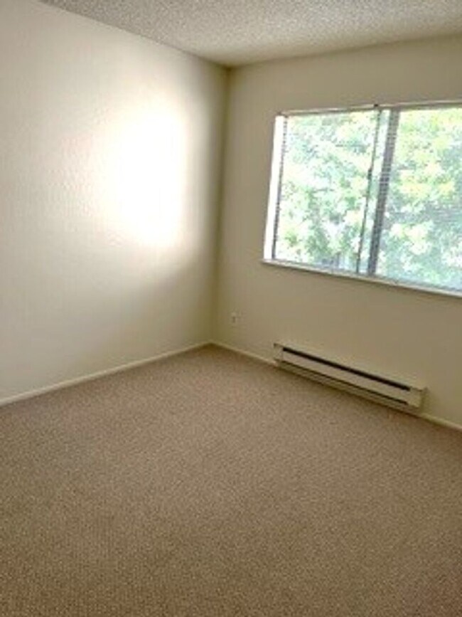 Building Photo - Great Condo in Desirable Fremont