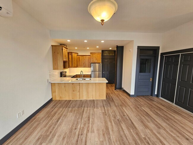 Building Photo - Genevieve Suites