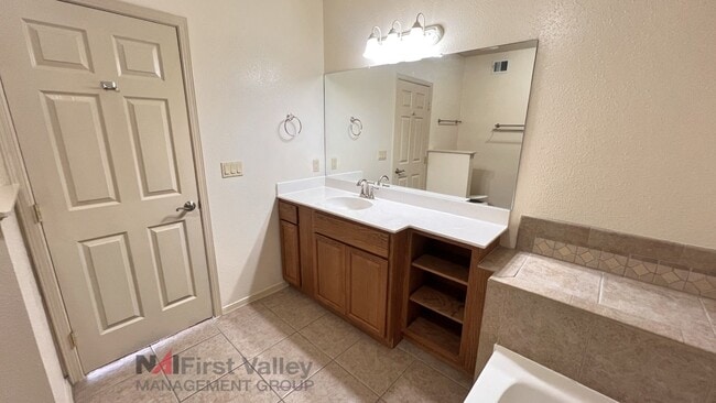 Building Photo - 3 Bedrooms, 2 Baths and a Single Car Garage