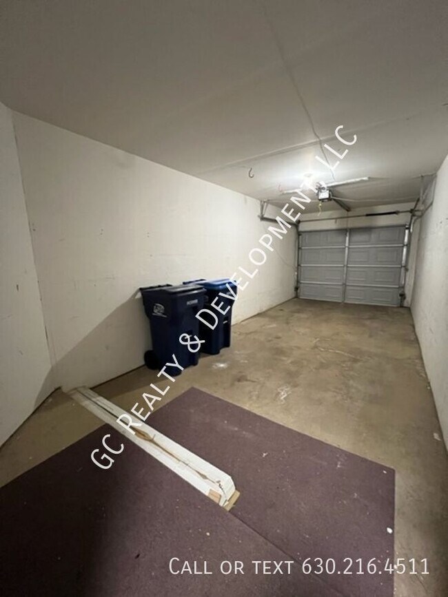Building Photo - 2442 Charleston Dr
