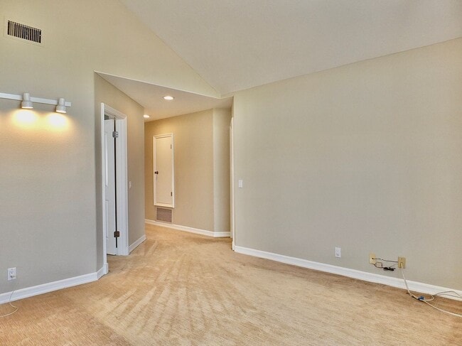 Building Photo - 6262 Napoli Ct