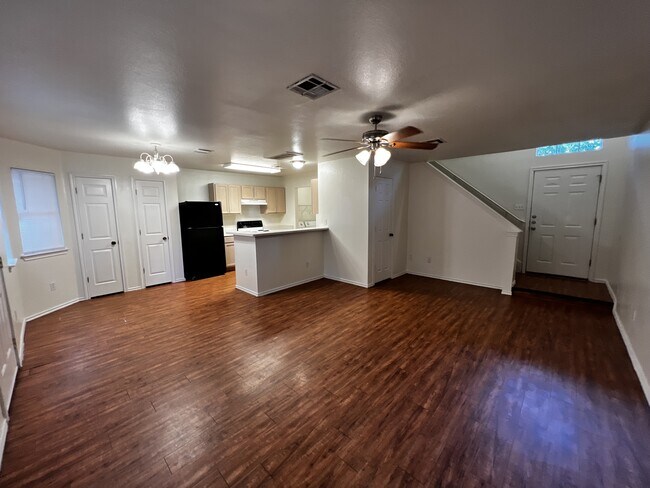 Primary Photo - 125-127 Cedargrove