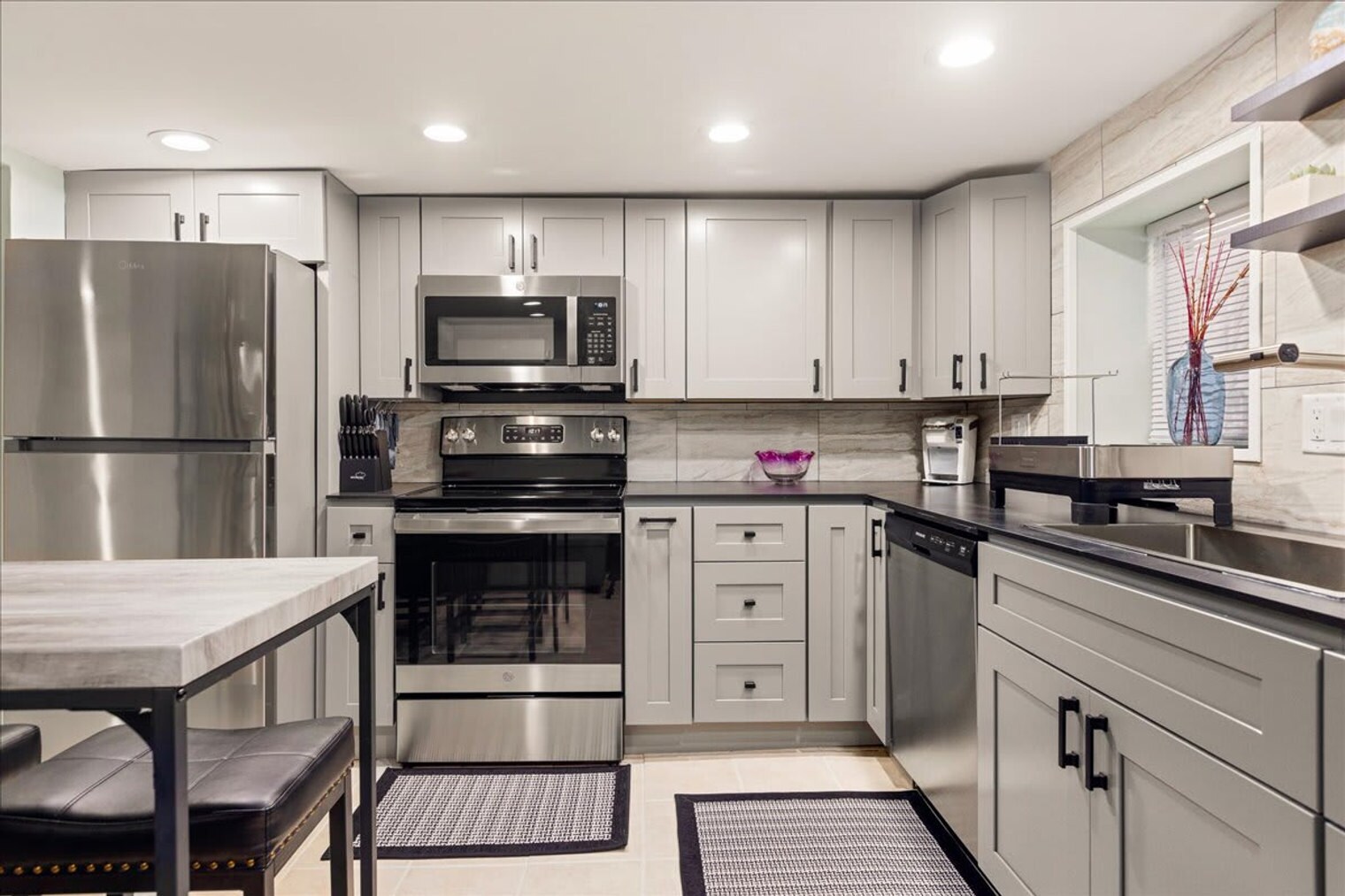 Building Photo - 27 S Oakland Ave