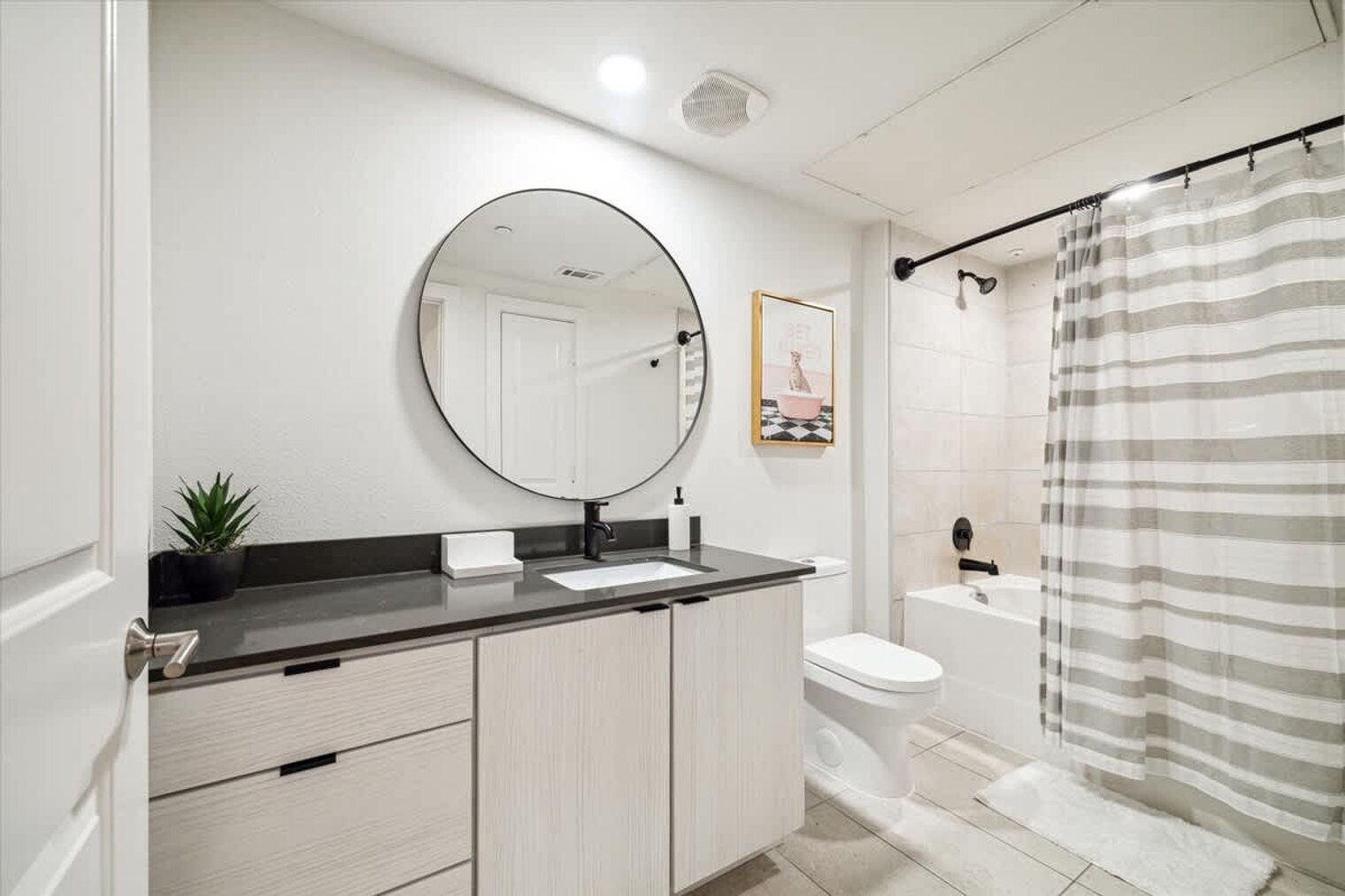 Building Photo - 2137 Pelham Dr