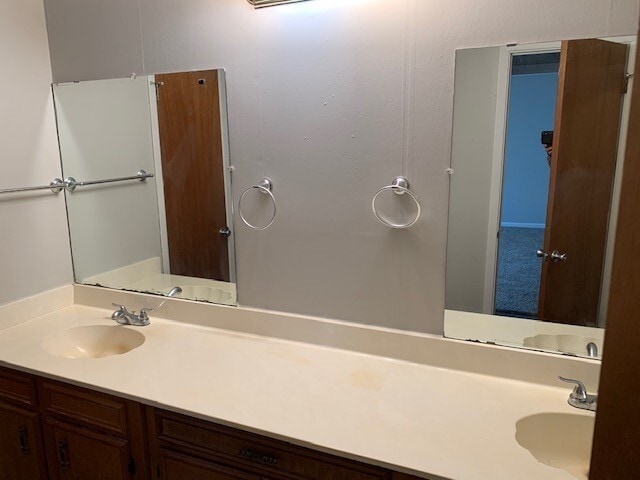 Building Photo - 303 Carriage Square Dr