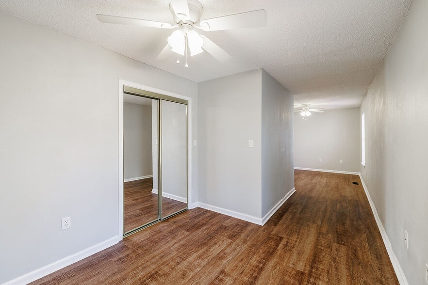 Building Photo - 138 welch Place, unit 4