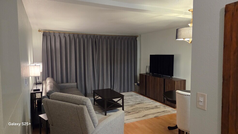 Building Photo - 6970 California Ave SW