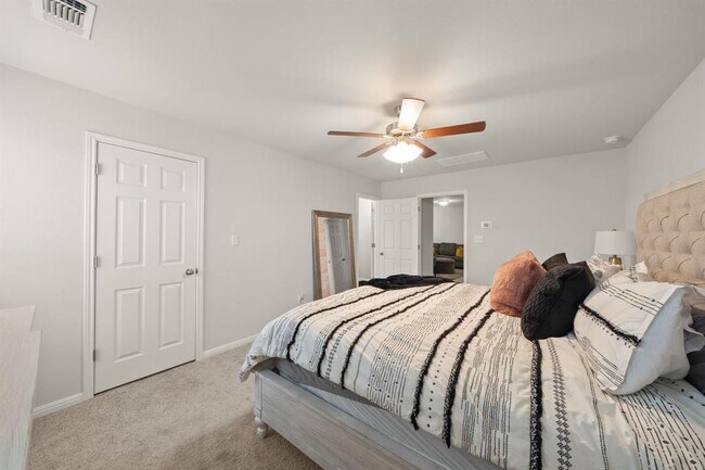 Building Photo - 3200 College Park Dr