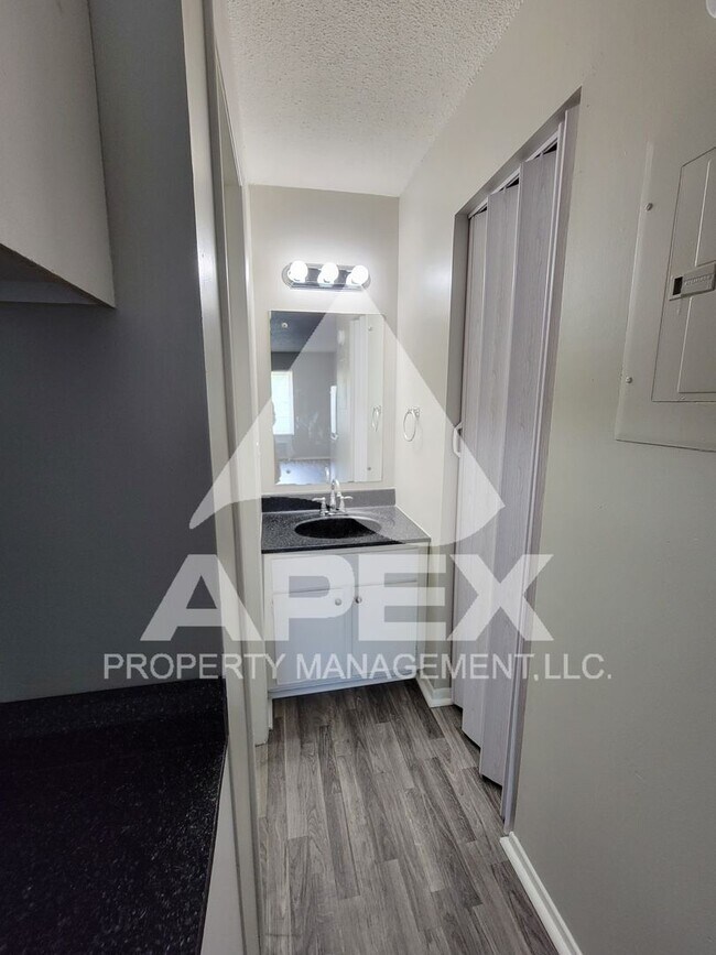 Building Photo - Newly Renovated - Alcoa Studio Apartments – Convenient Location!