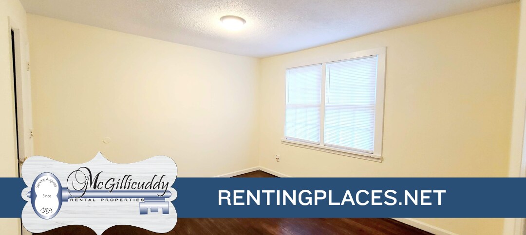 Building Photo - 1220 Holden Dr