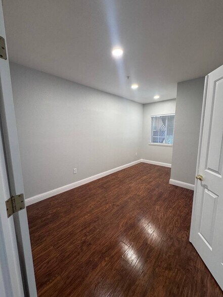 Building Photo - 216 Stone Pine Ln