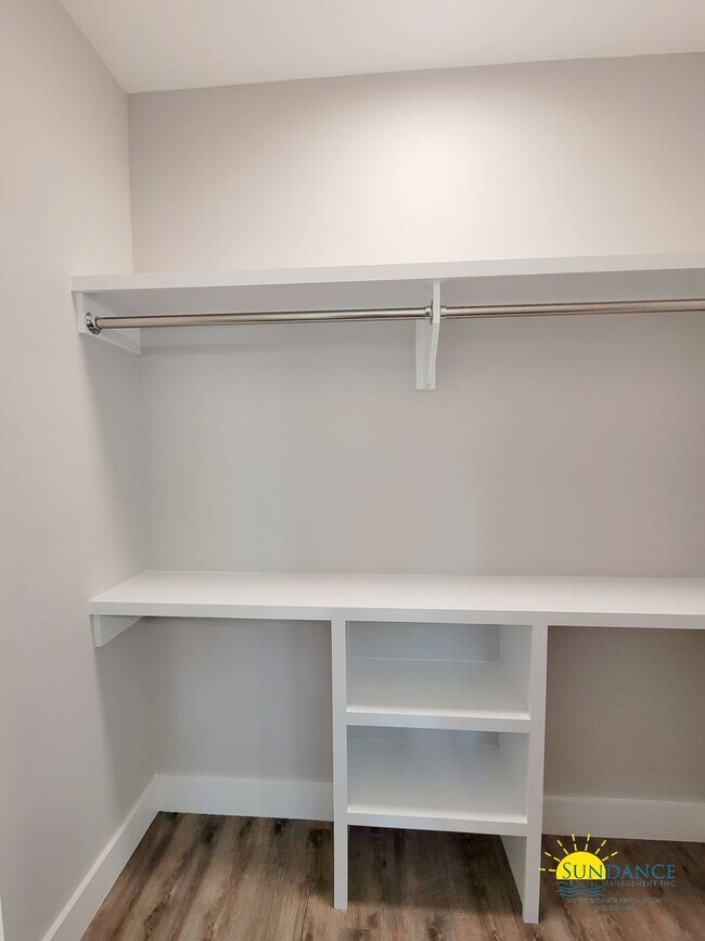 Building Photo - Stunning 3 Bedroom Home in SRB!