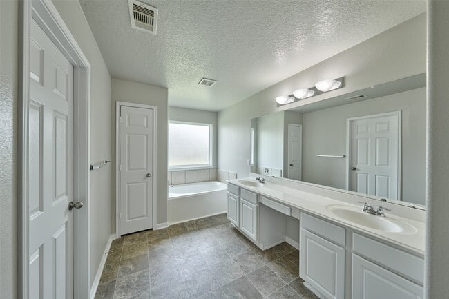 Building Photo - 9935 Knob Hollow Way
