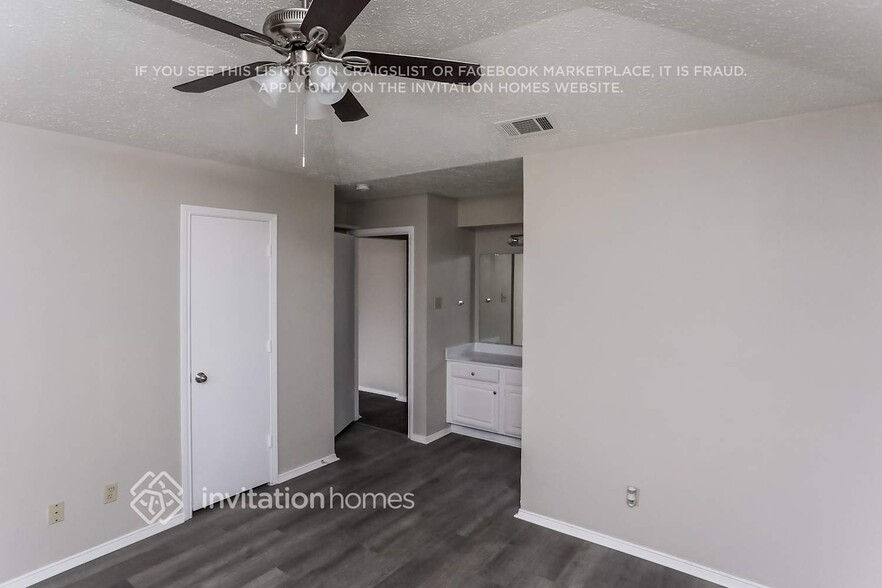 Building Photo - 722 Marigold Dr