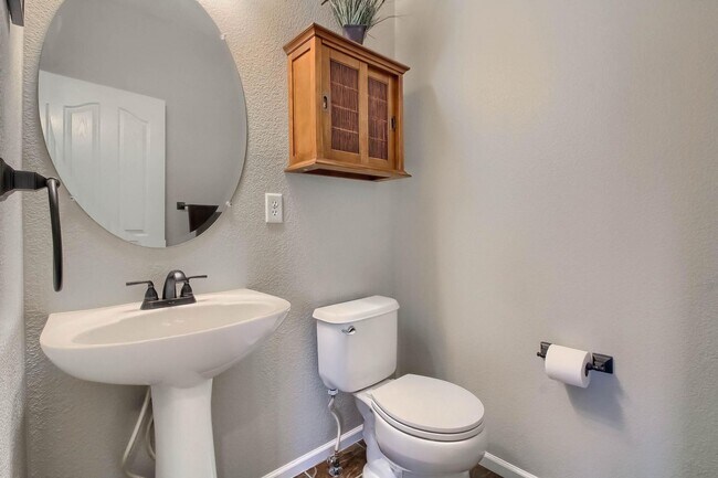 Building Photo - Highlands Ranch Spacious 3 bed 2.5 bath