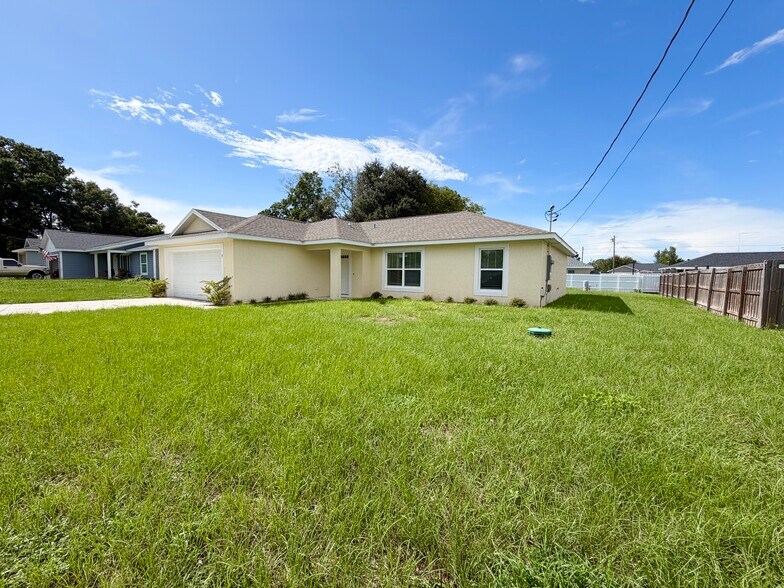 Building Photo - 9 Larch Dr