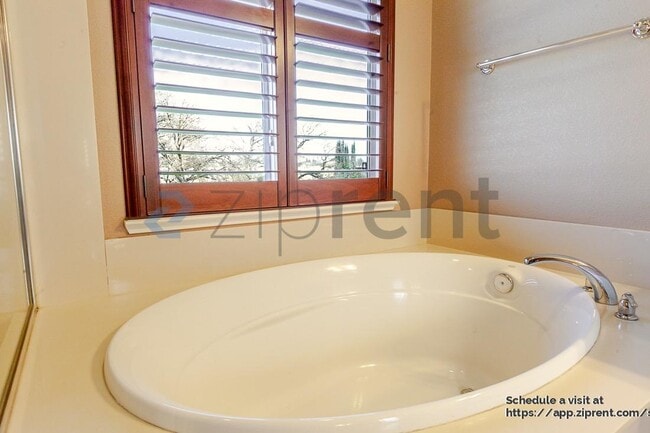 Building Photo - 681 Ringneck Ct