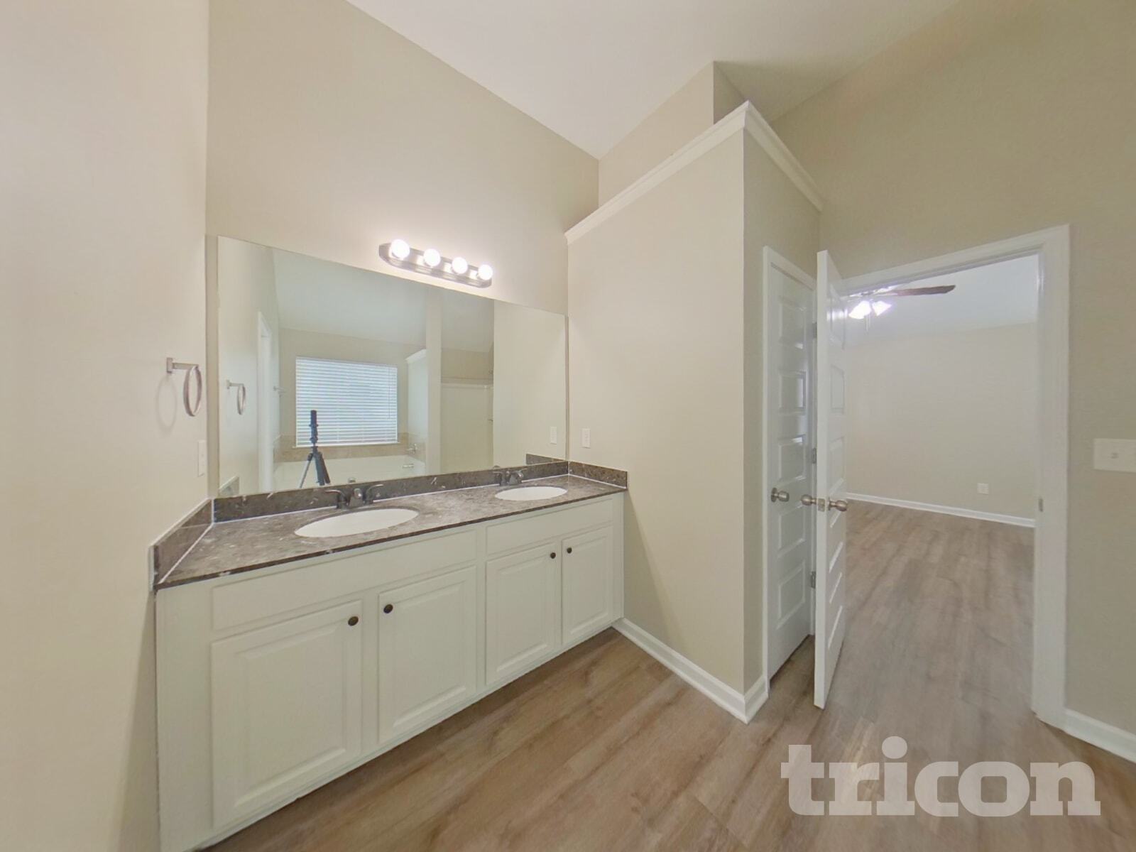 Building Photo - 2752 Huntcliff Dr