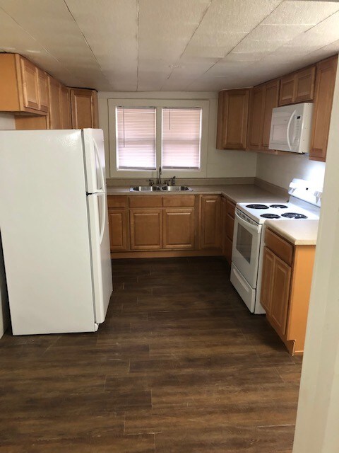 Building Photo - 204 Madison St