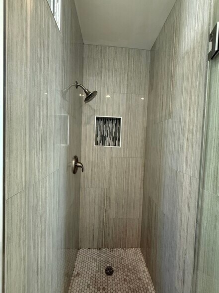 Building Photo - 1214 Rutland Rd