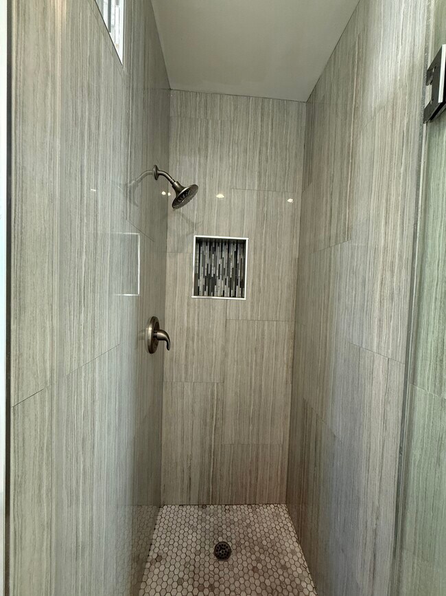 Building Photo - 1214 Rutland Rd