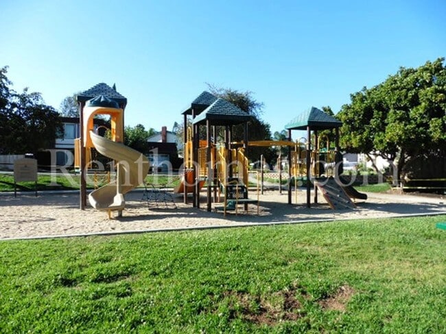 Building Photo - 1588 Rambla Puesta