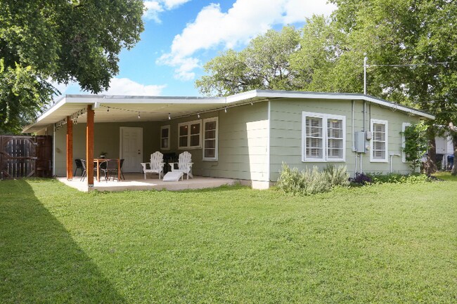 Building Photo - 514 Brightwood Pl