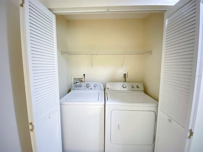 Building Photo - 955 Sunridge Dr