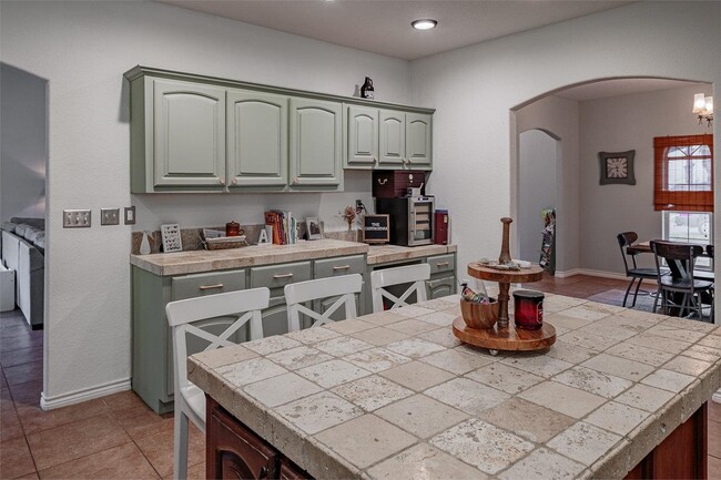 Building Photo - 121 La Paloma Dr