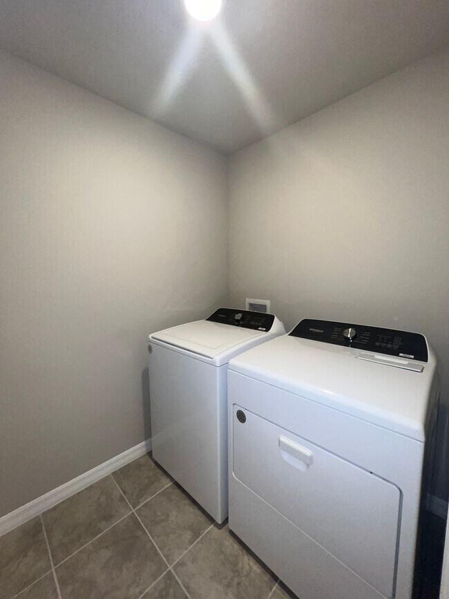 Building Photo - Gorgeous Brand New 3/2.5 Townhome