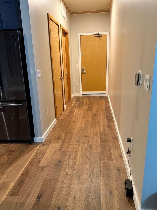 Building Photo - Pinnacle Condominiums - Pearl District ope...