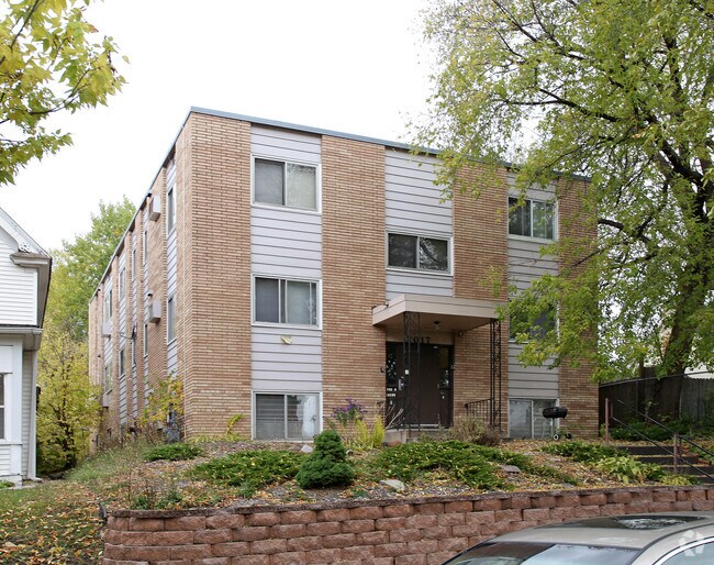 2017 Girard Ave N 2017 Girard Ave N Minneapolis MN 55411 Apartment