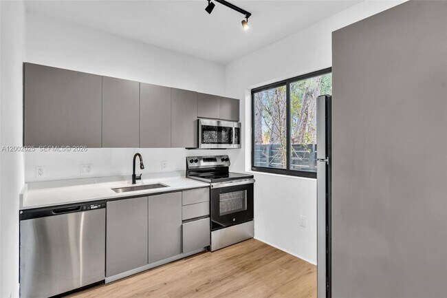 Building Photo - 753 NW 30th St