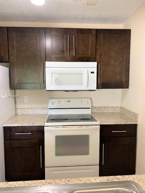 Building Photo - 5130 Elmhurst Rd