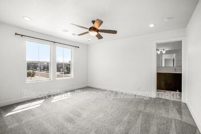 Building Photo - 2167 Klemmer Ave N