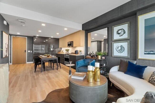 Building Photo - 525 Olive St